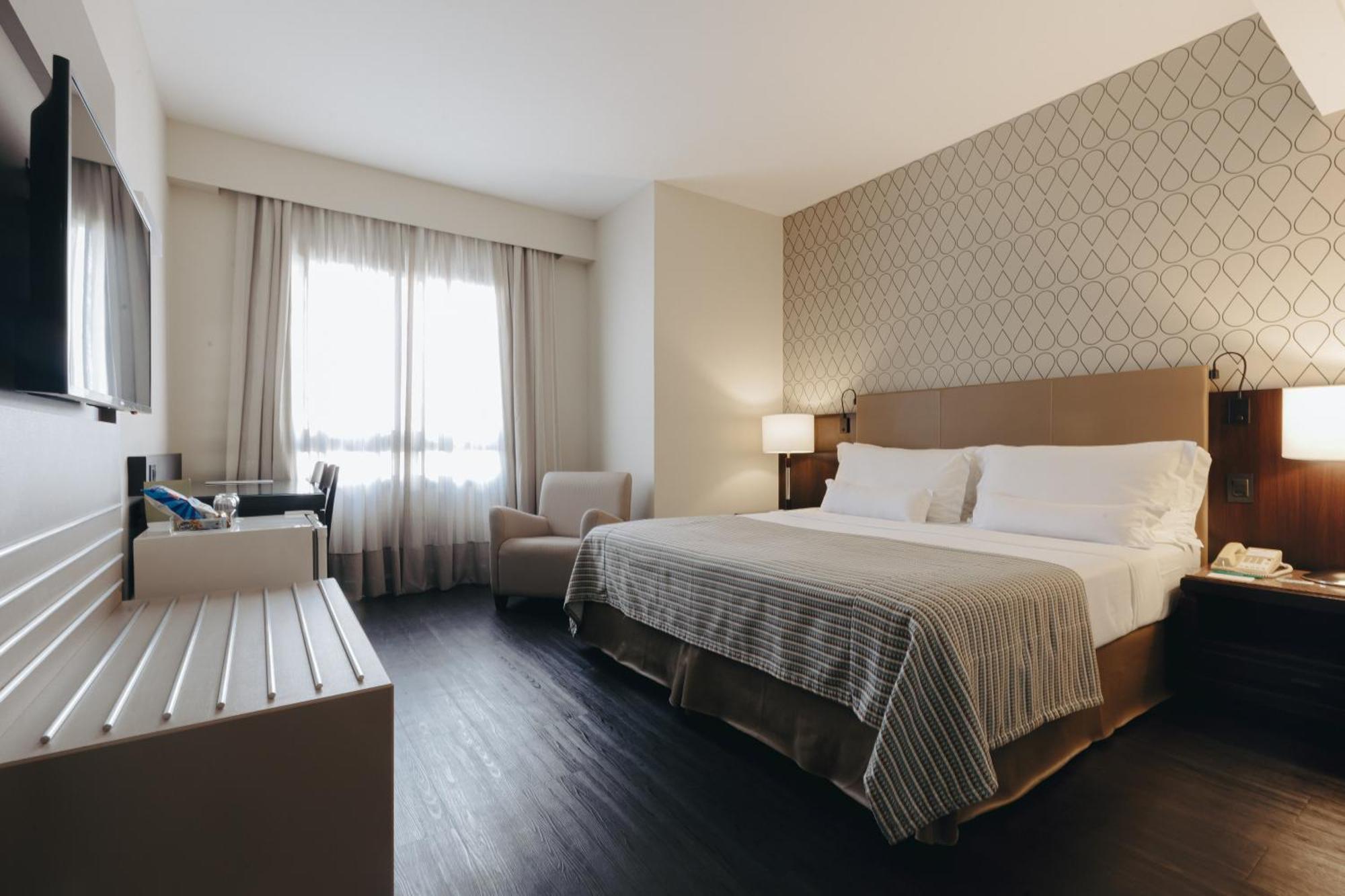 Superior Plus com Cama Queen-Size,1681724829:JPEG